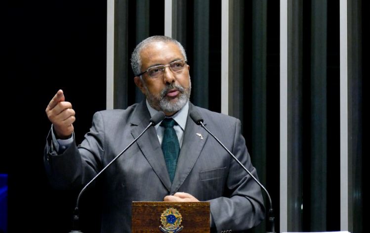Paim apresenta projetos para revogar reforma trabalhista